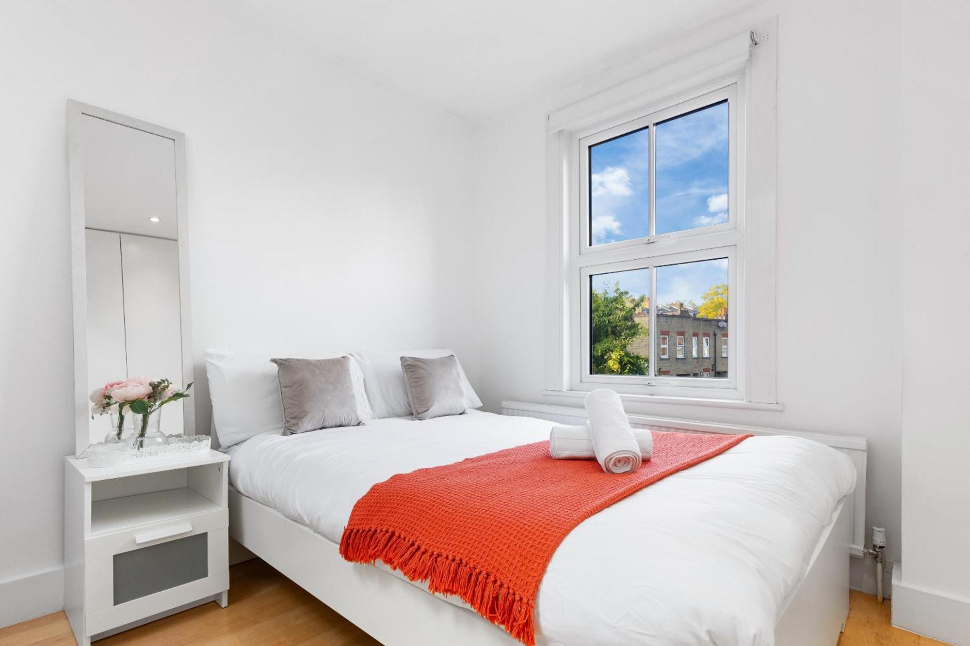Luxury 4-Bedroom Modern Flat In Central London Steps From Station, Sleeps 9 In Style! Londres Exterior foto