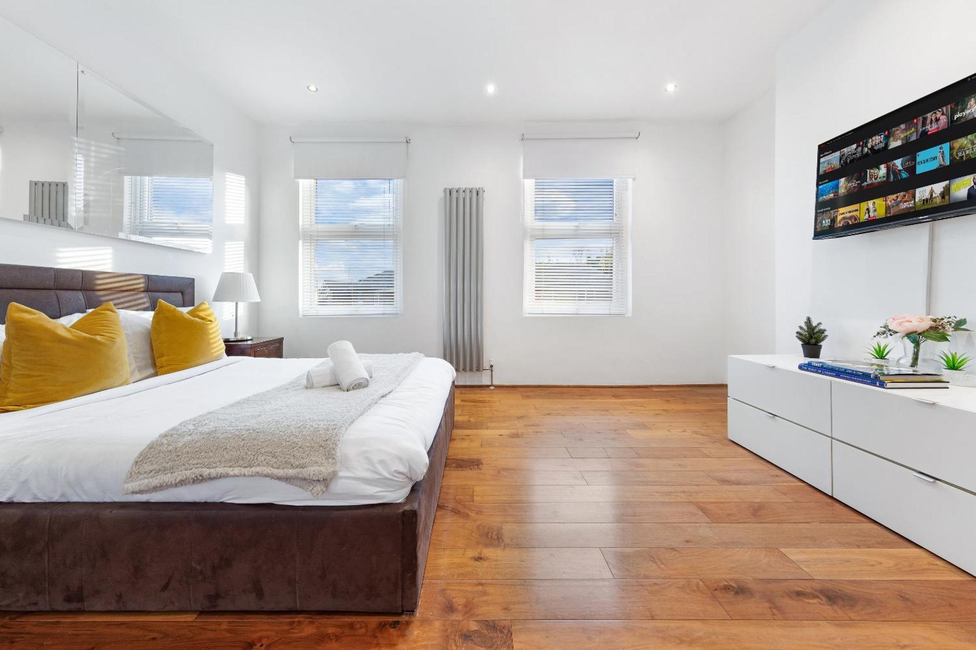 Luxury 4-Bedroom Modern Flat In Central London Steps From Station, Sleeps 9 In Style! Londres Exterior foto