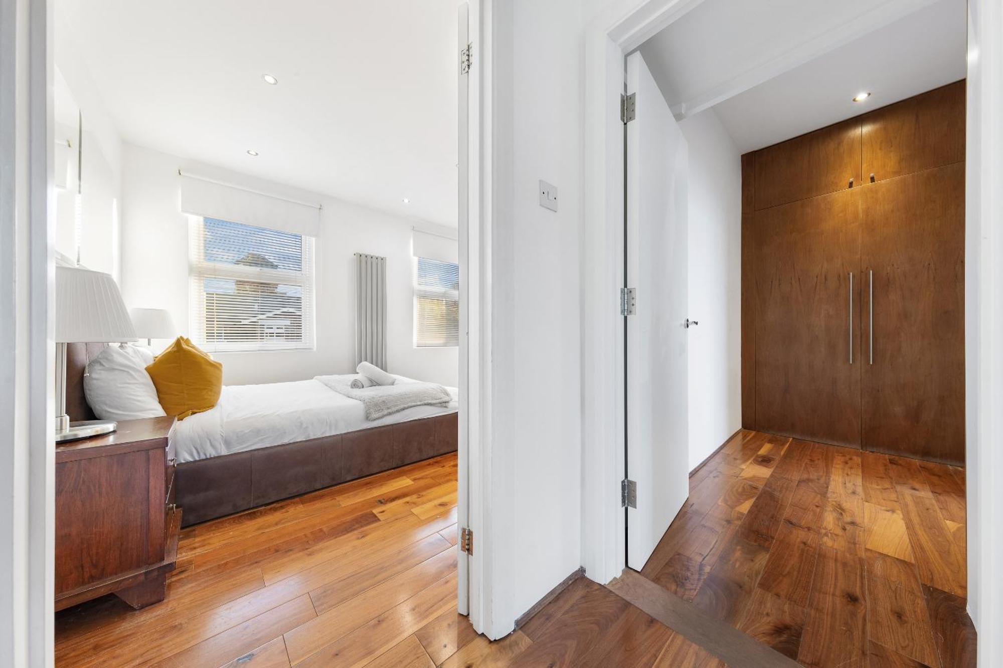 Luxury 4-Bedroom Modern Flat In Central London Steps From Station, Sleeps 9 In Style! Londres Exterior foto