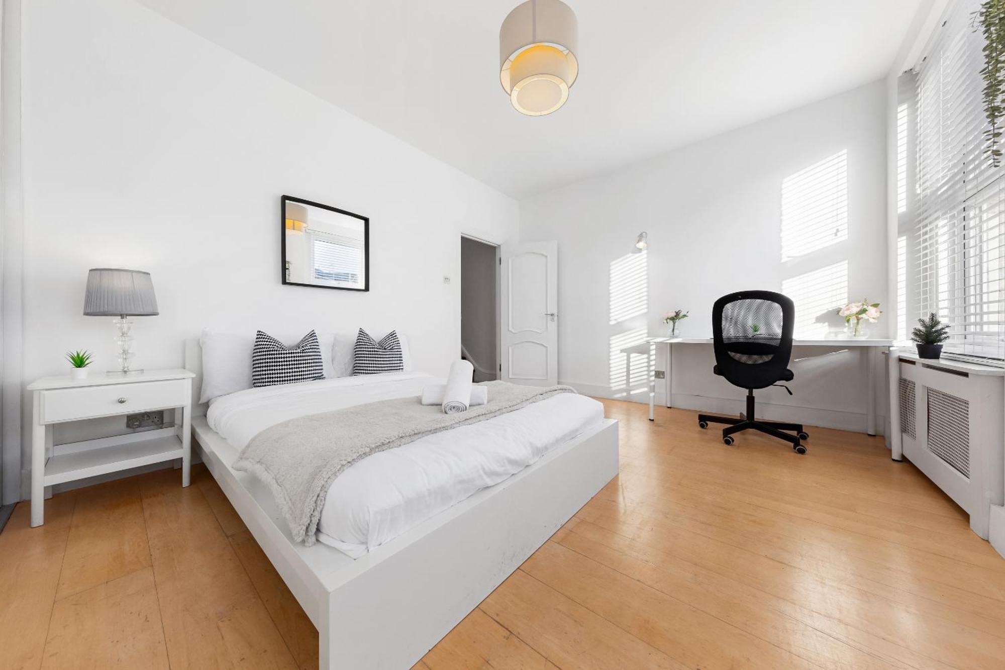 Luxury 4-Bedroom Modern Flat In Central London Steps From Station, Sleeps 9 In Style! Londres Exterior foto