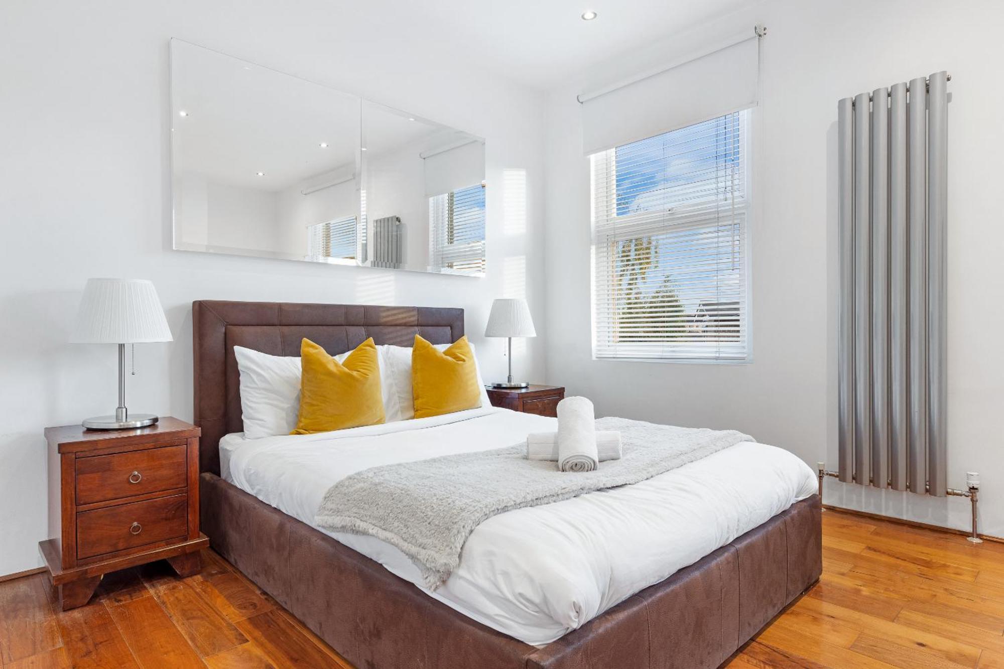 Luxury 4-Bedroom Modern Flat In Central London Steps From Station, Sleeps 9 In Style! Londres Exterior foto