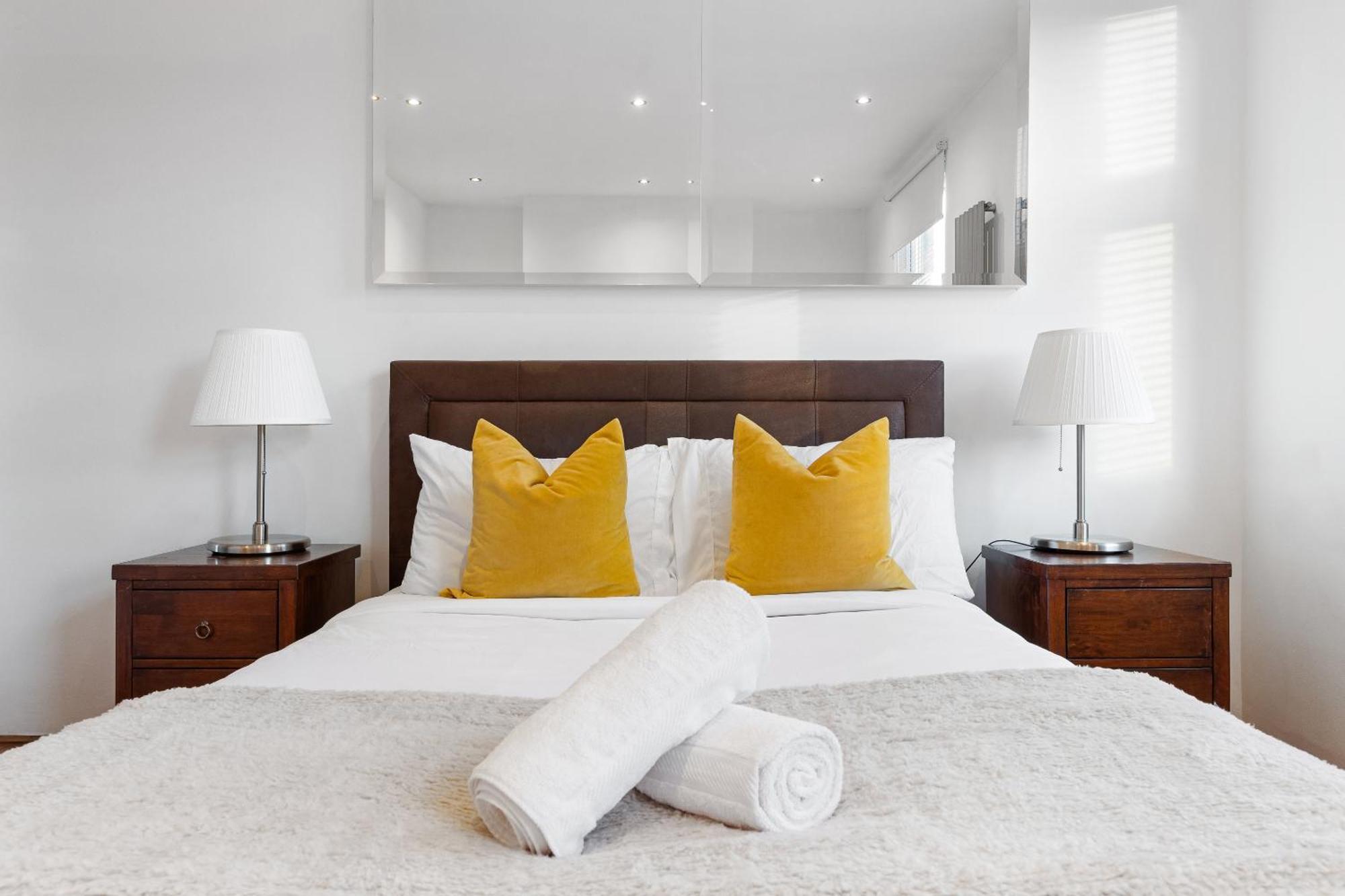 Luxury 4-Bedroom Modern Flat In Central London Steps From Station, Sleeps 9 In Style! Londres Exterior foto