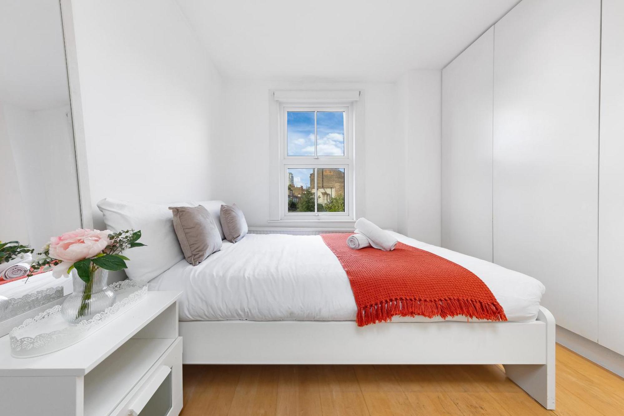 Luxury 4-Bedroom Modern Flat In Central London Steps From Station, Sleeps 9 In Style! Londres Exterior foto