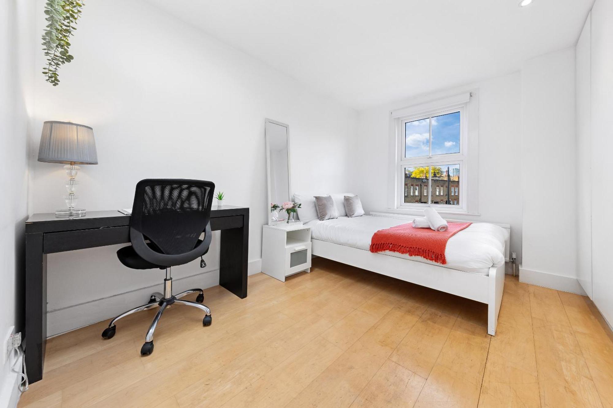 Luxury 4-Bedroom Modern Flat In Central London Steps From Station, Sleeps 9 In Style! Londres Exterior foto