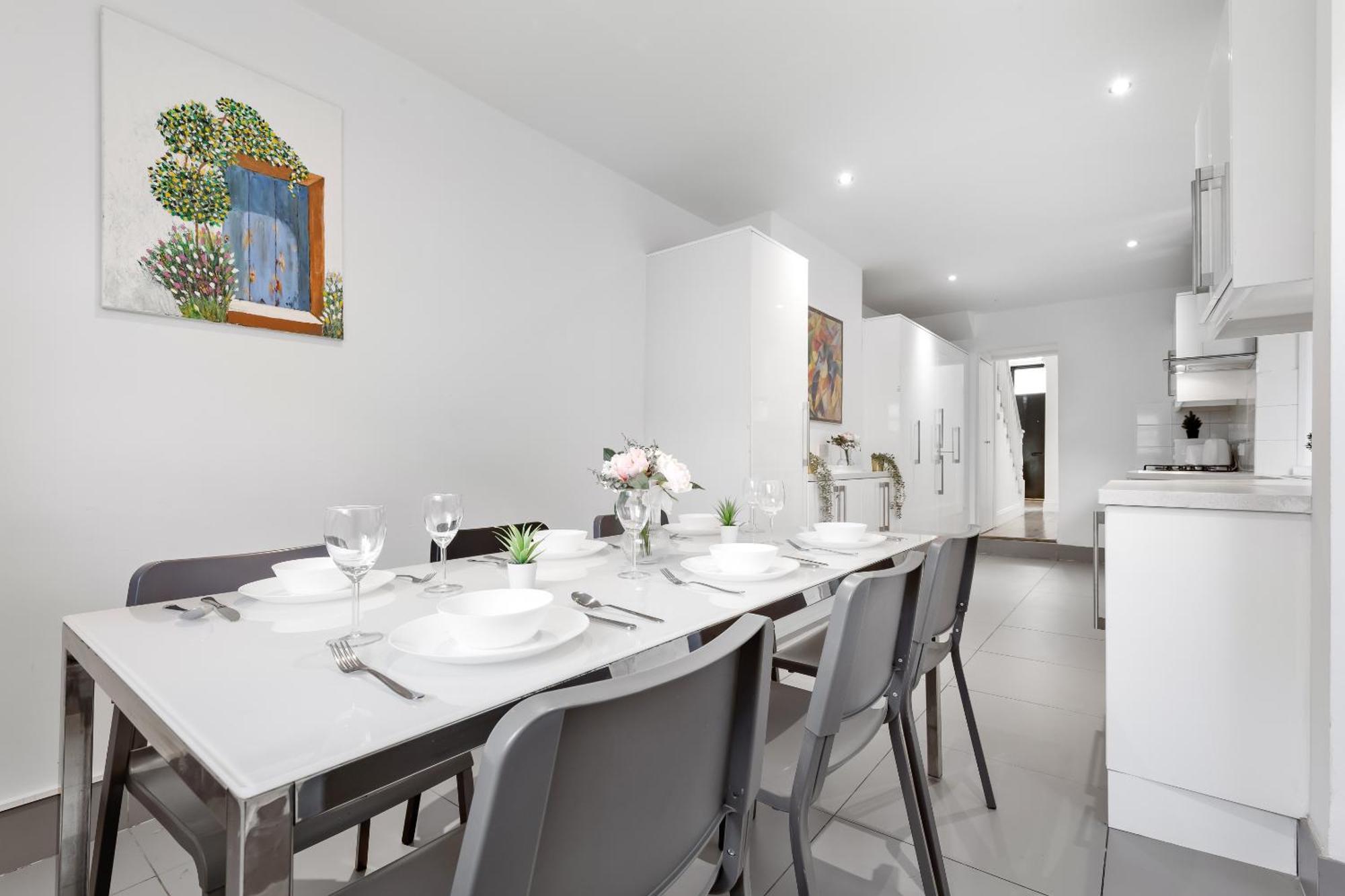 Luxury 4-Bedroom Modern Flat In Central London Steps From Station, Sleeps 9 In Style! Londres Exterior foto