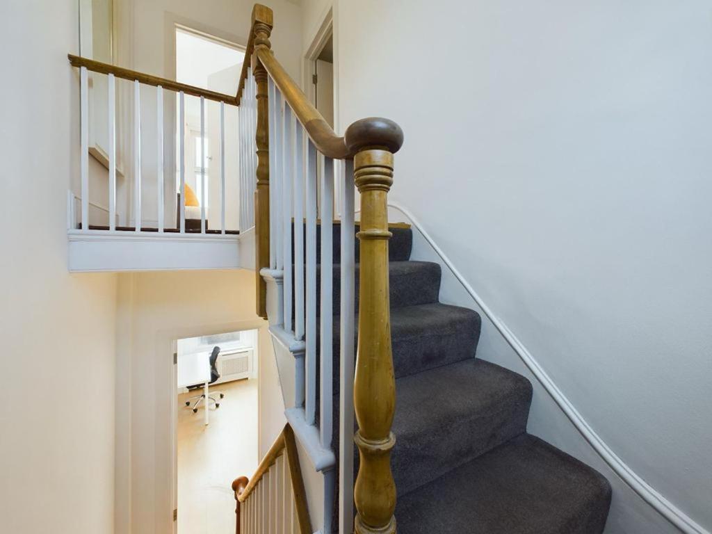 Luxury 4-Bedroom Modern Flat In Central London Steps From Station, Sleeps 9 In Style! Londres Quarto foto