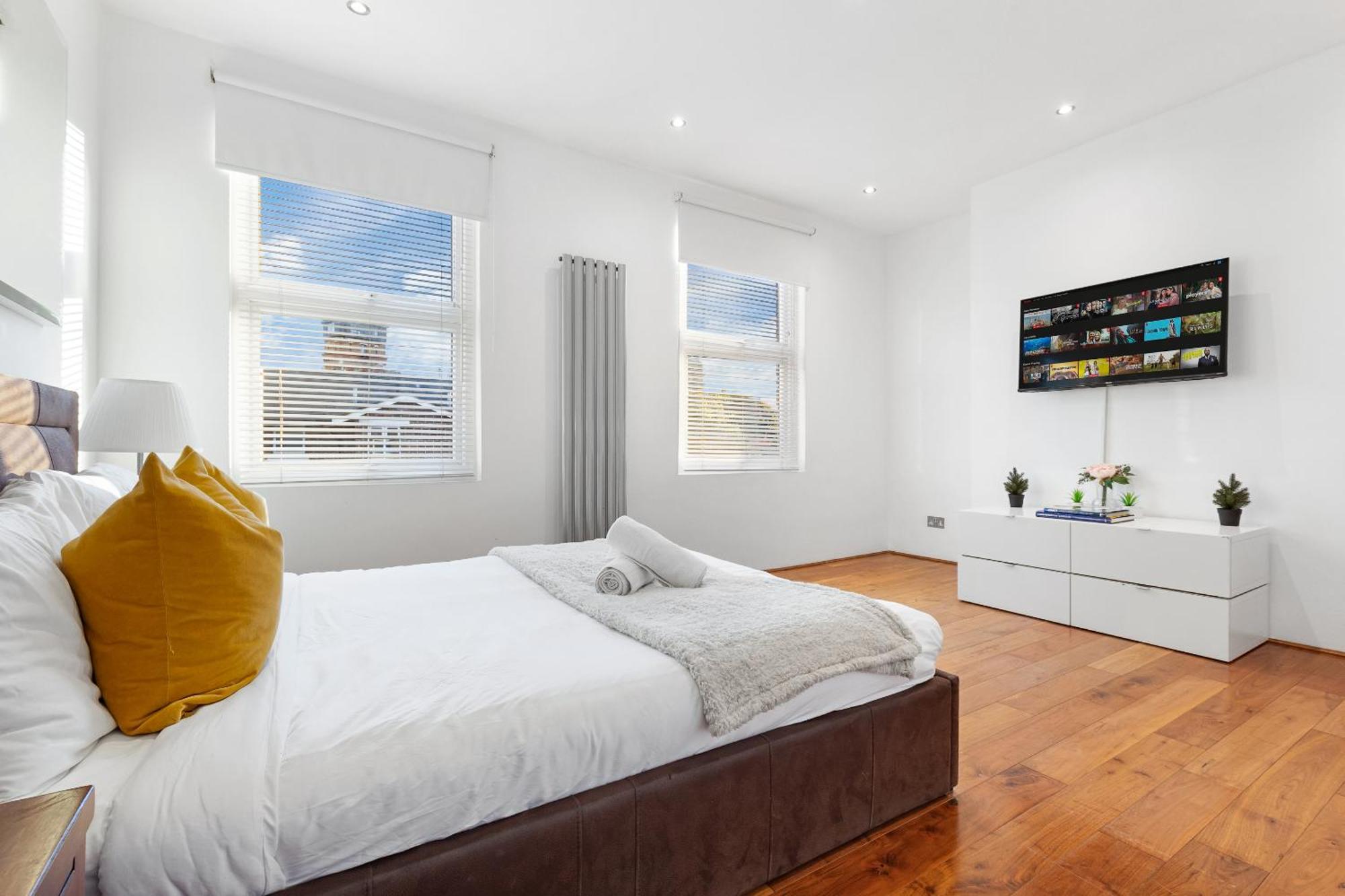 Luxury 4-Bedroom Modern Flat In Central London Steps From Station, Sleeps 9 In Style! Londres Exterior foto