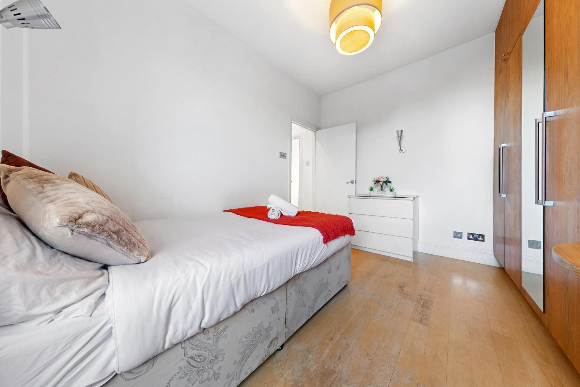 Luxury 4-Bedroom Modern Flat In Central London Steps From Station, Sleeps 9 In Style! Londres Exterior foto