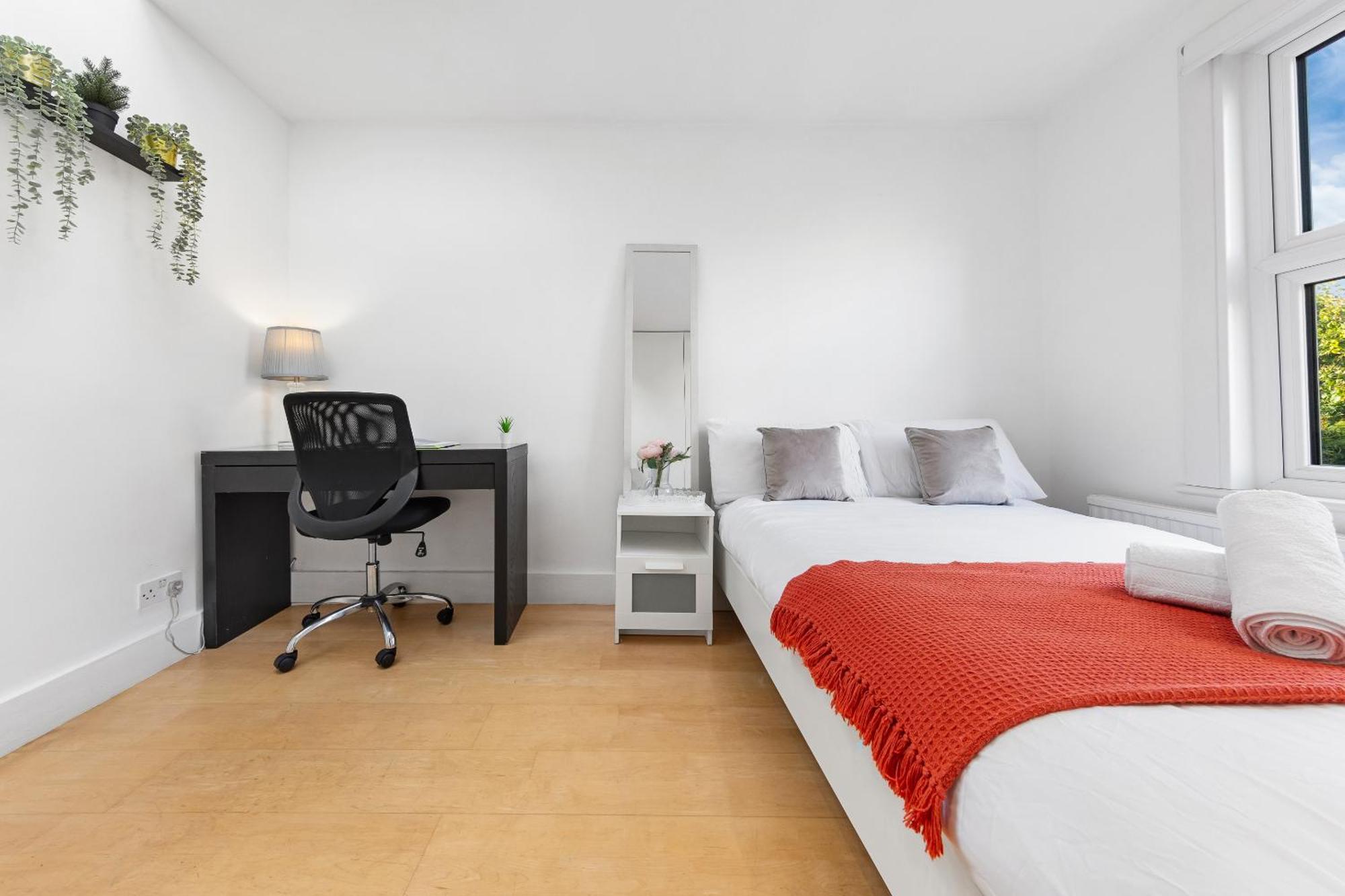 Luxury 4-Bedroom Modern Flat In Central London Steps From Station, Sleeps 9 In Style! Londres Exterior foto