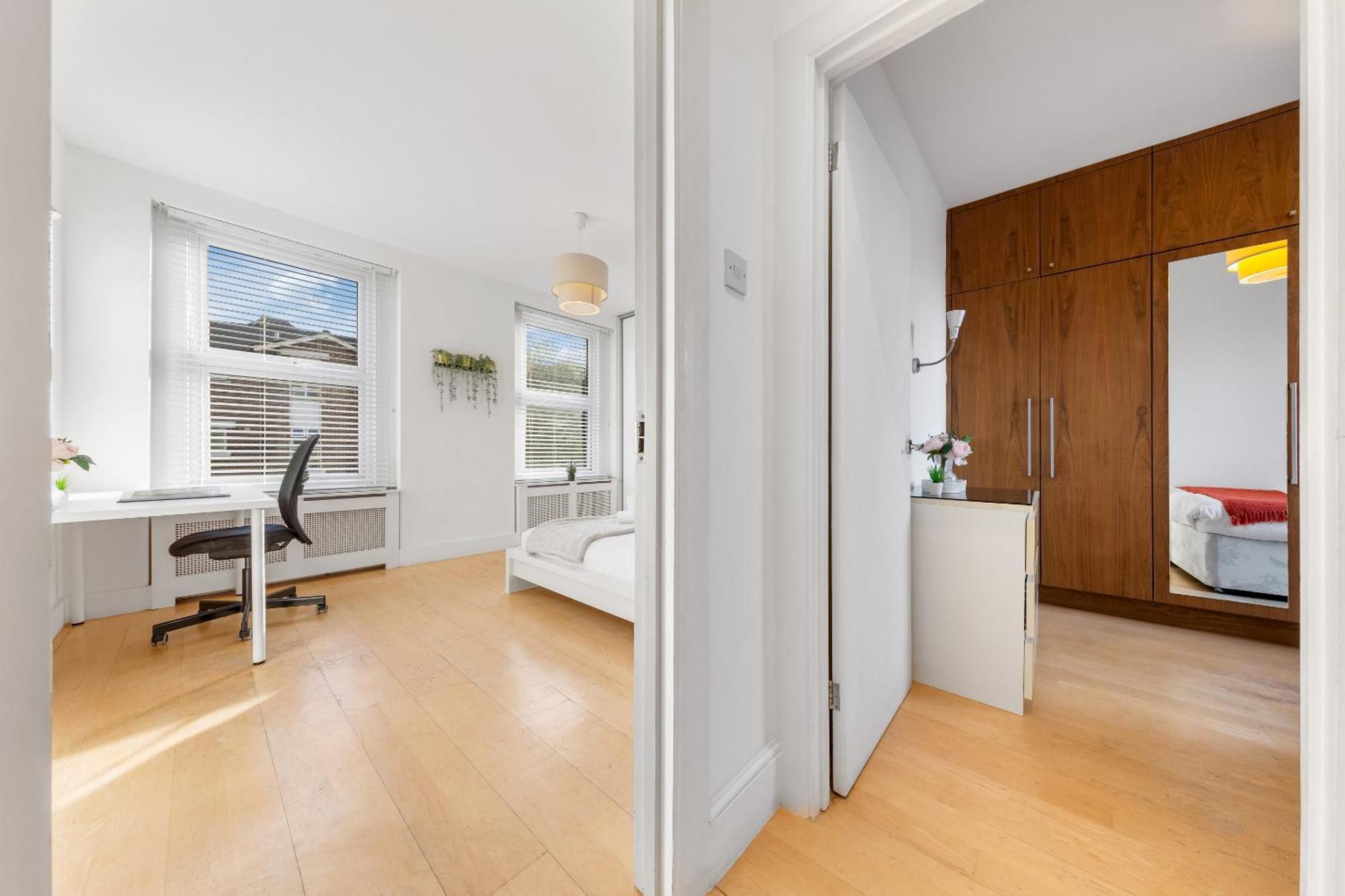 Luxury 4-Bedroom Modern Flat In Central London Steps From Station, Sleeps 9 In Style! Londres Exterior foto
