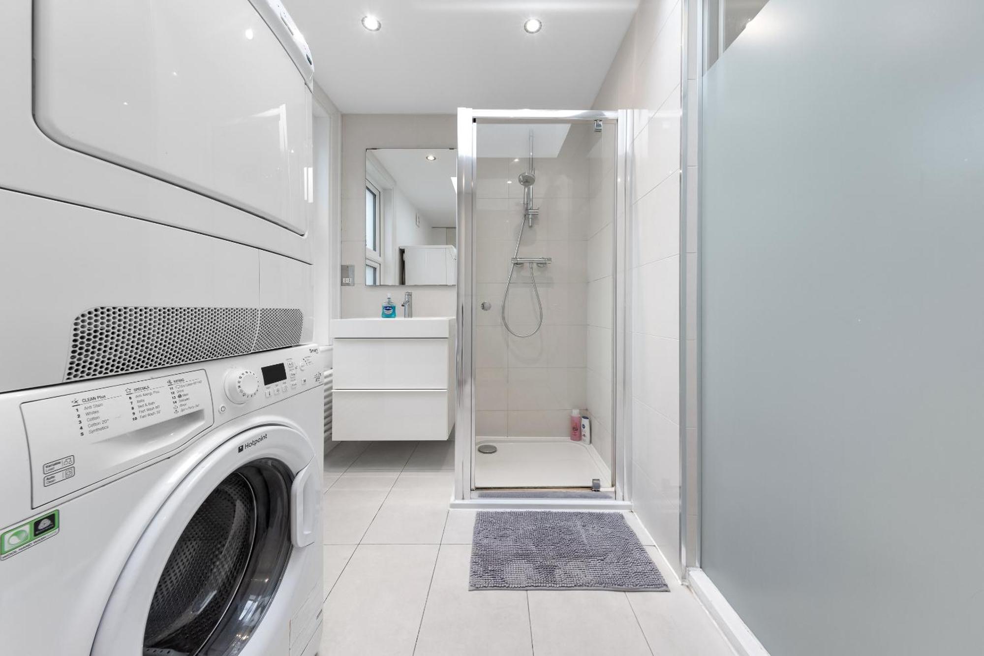 Luxury 4-Bedroom Modern Flat In Central London Steps From Station, Sleeps 9 In Style! Londres Exterior foto