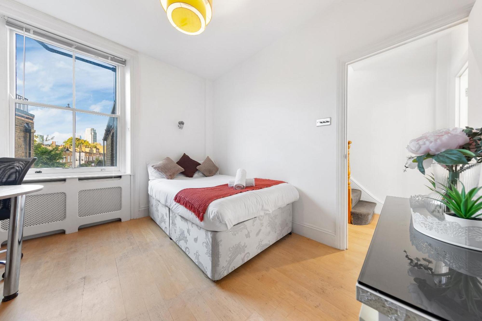 Luxury 4-Bedroom Modern Flat In Central London Steps From Station, Sleeps 9 In Style! Londres Exterior foto